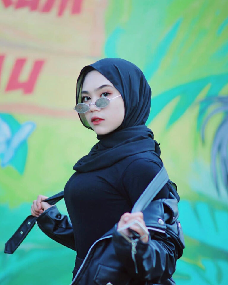 Hunting Foto Model Hijab dengan Konsep OOTD Boys - Dzargon