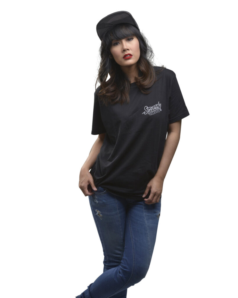 Ardina Rasti  Baju kaos super tomboy jenas ketat