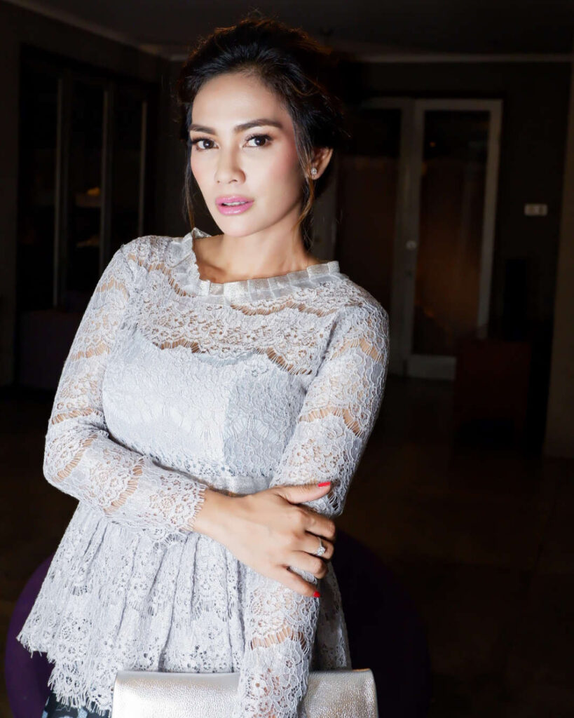 Masayu Anastasia kebaya modern cantik dan seksi