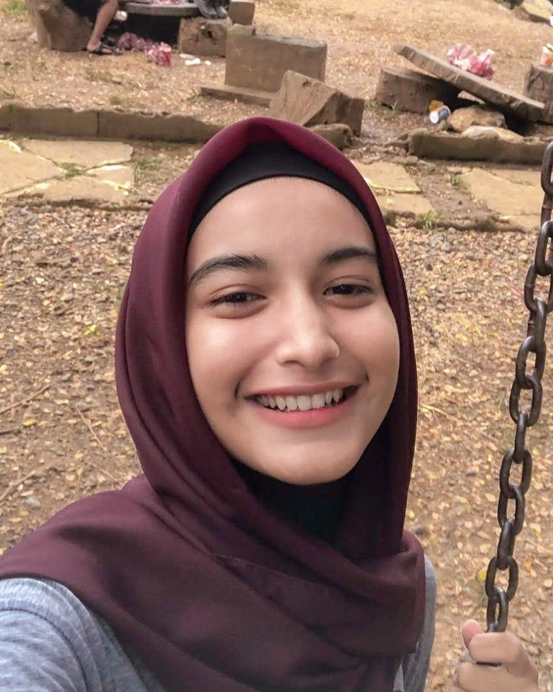 Cewek Manis Gigi Rapih manis Jilbab Senyum indah Kulit mulus