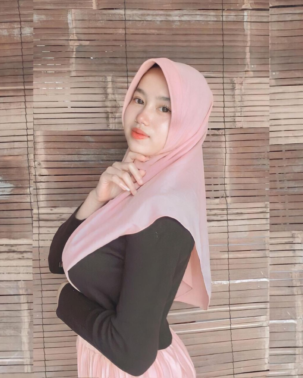 Beranikah Anda Menegur Cewek Baju Ketat tapi Pakai Kerudung - Dzargon