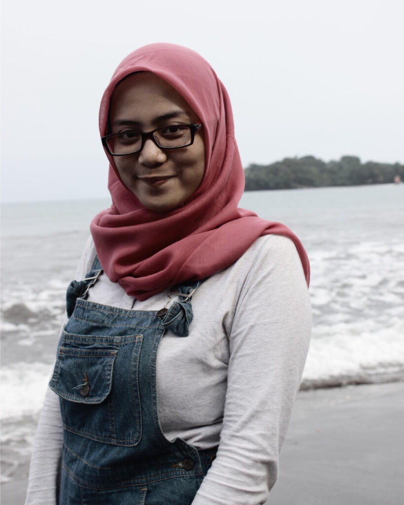 ootd hijab pantai jeans baju monyet manis jilbab pink