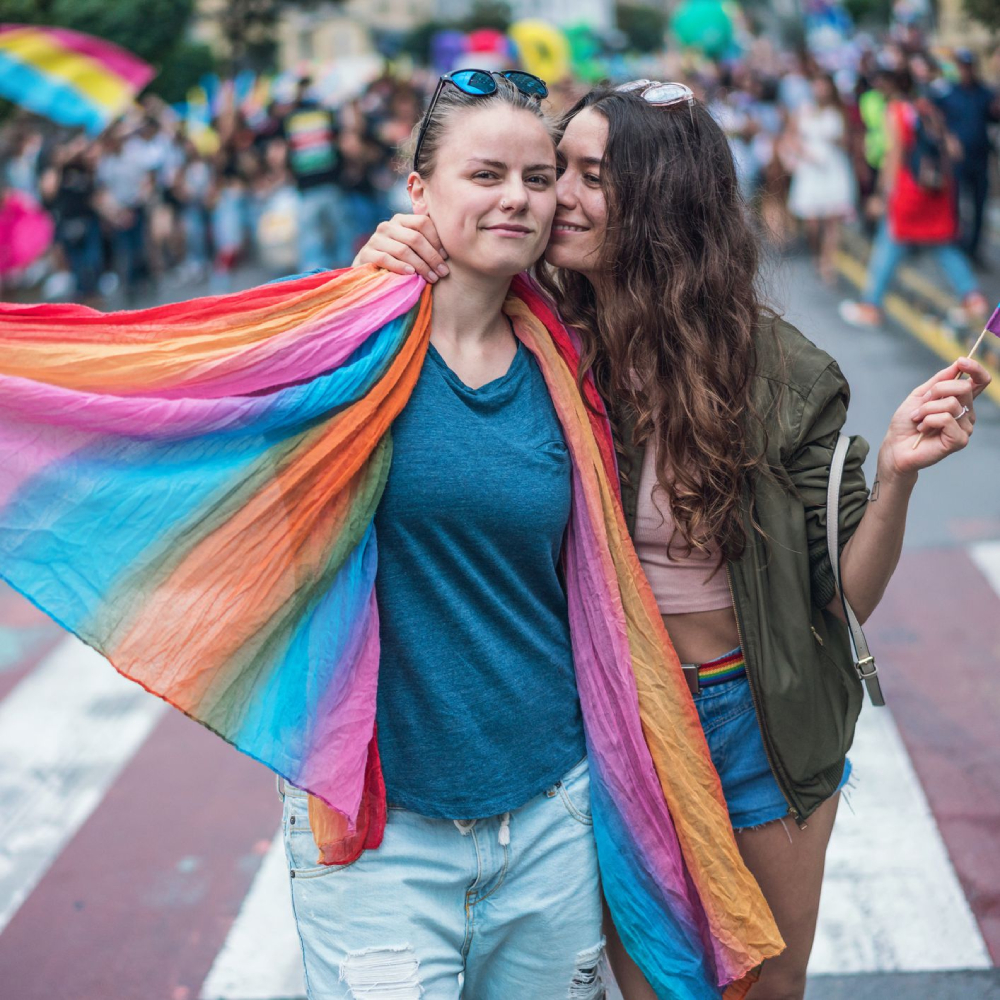 LGTB ciuman di depan Festifal lesbian
