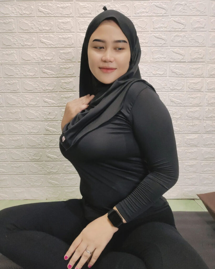 Hijab Seksi Manset dan Legging ketat seksi Selebgram