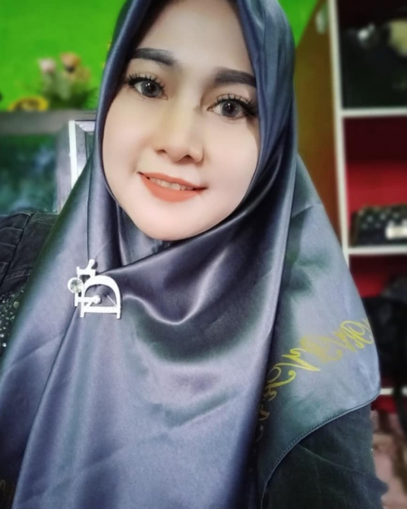 Hijab Bunda Amira Mata Indah dan manis