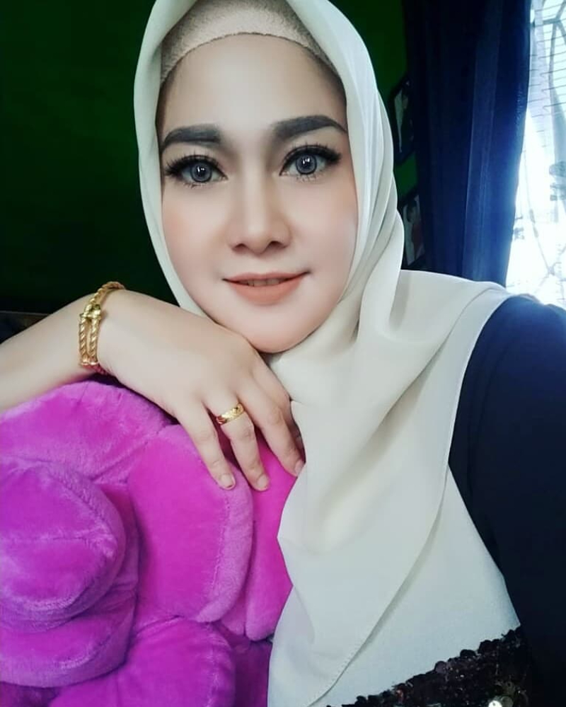 Hijab Bunda Amira STW manis dan cantik