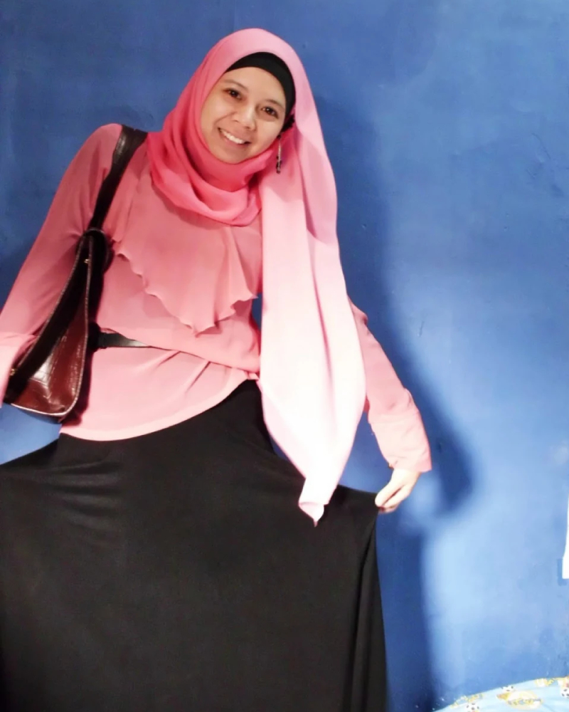OOTD Mahasiswi Cantik Pamer Rok Hitam Lebar Panjang