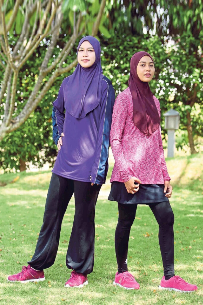 Outfit Hijab Olahraga Legging dan mansi Rok Mini dan Celana Training Longgar