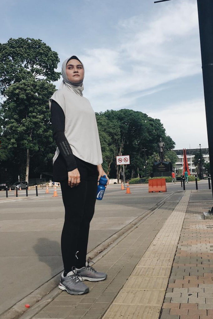 gaya hijab sporty manis jilbab tidak seksi pocary sweat