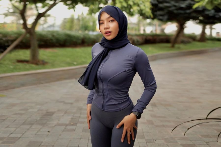Hijab ketat dan Seksi Oklin Fia Putri Mahasiswi UNJ