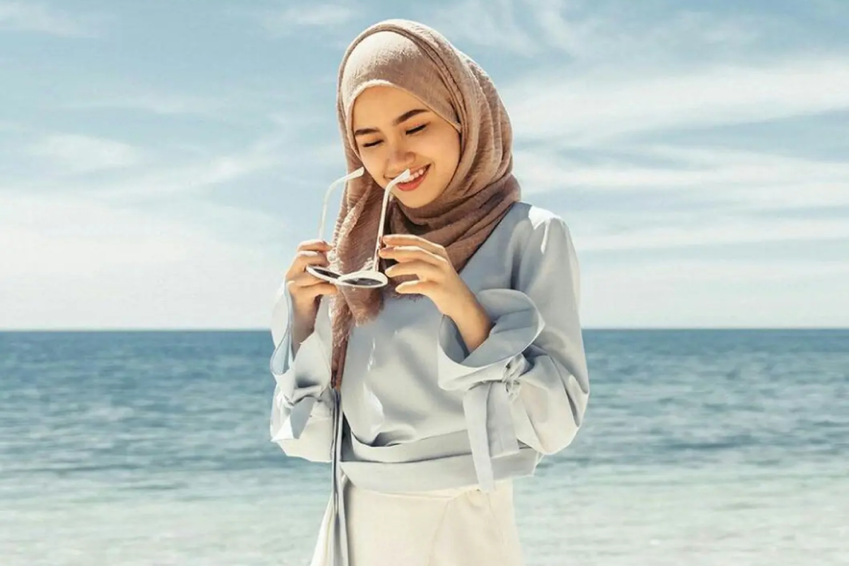 OOTD hijab manis ke Pantai cantik dan imut