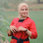 Kebaya Merah Indri Nurna Sarung Batik manis Tengah sawah gadis desa (1)