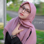Selebgram Hijab Manis Indri Nurna