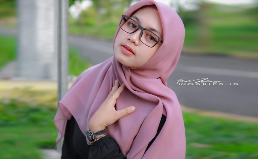 Selebgram Hijab Manis Indri Nurna