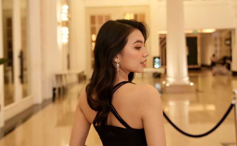 Elegant Sexy Dress Shania Gracia Back Pose manis