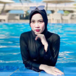 Irma Fadhilla Hijaber basah main air di kolam renang (1)