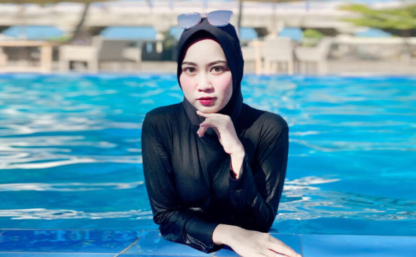 Irma Fadhilla Hijaber basah main air di kolam renang (1)
