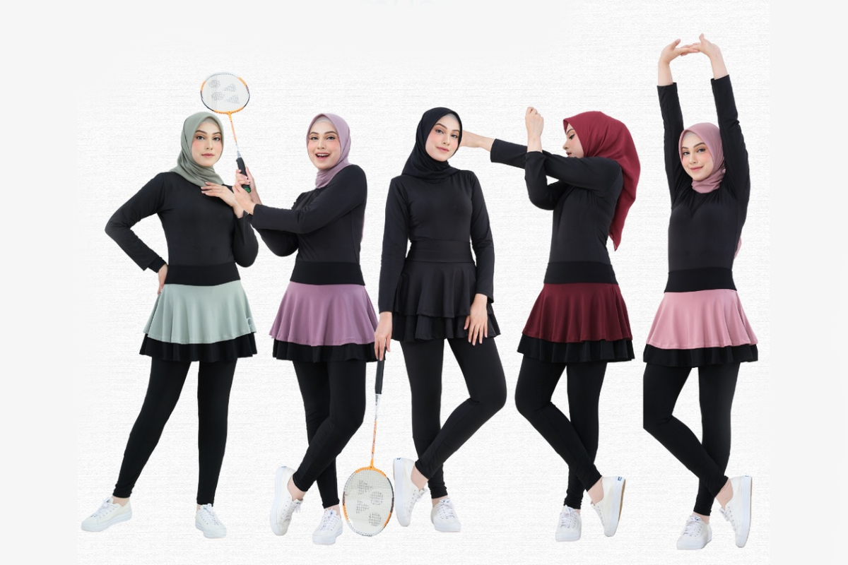 Ide Outfit Jilbab Leging dan Rok Mini Sporty