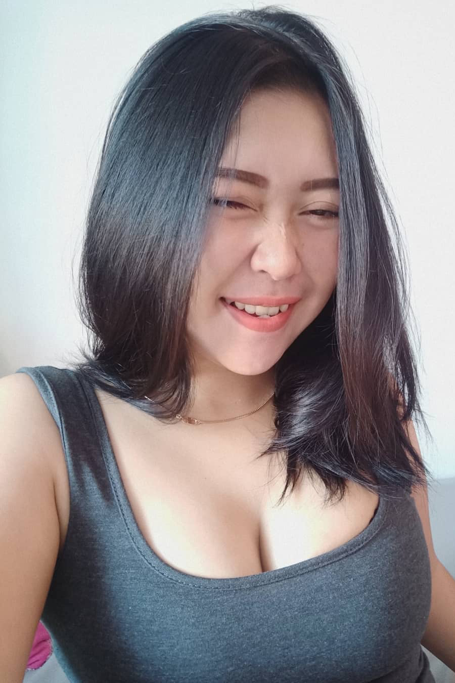 Mery Safitri Seksi Kenakan Tanktop