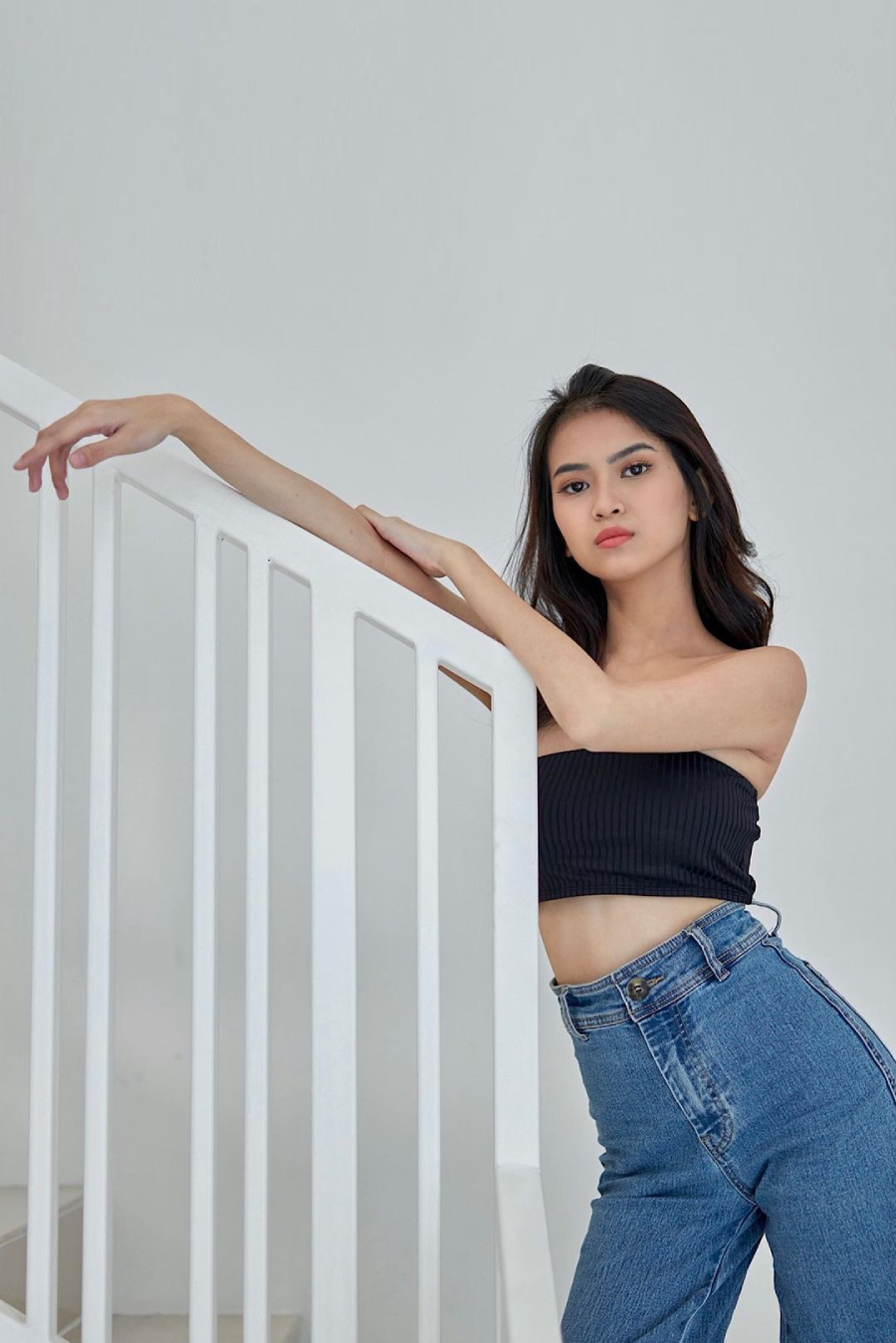 Tube Top seksi SAfira Kaunang CElana Jeans