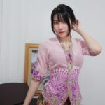 Kebaya Tradisional Seksi Jena Dammayya Pink Sarung Batik