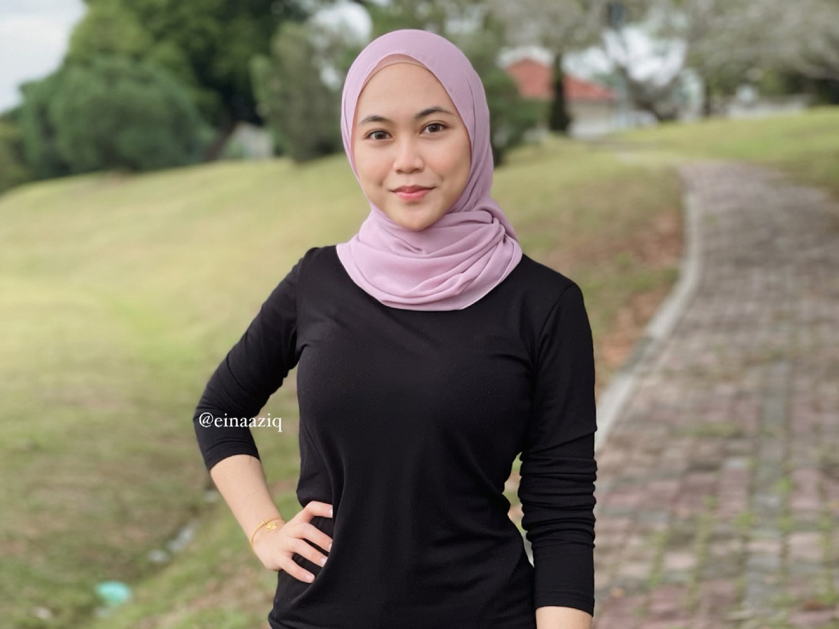 Selebgram Hijab Seksi Eina