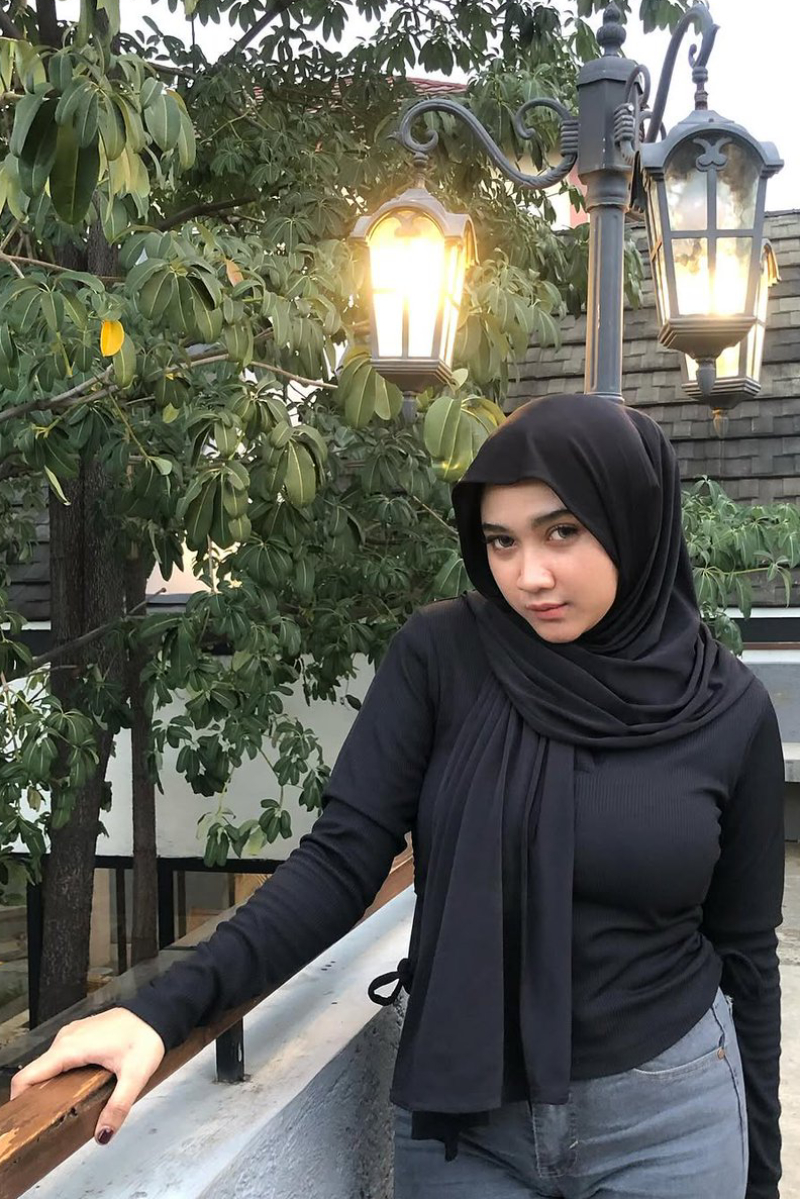 Foto Cewek IGO Hijab Hitam