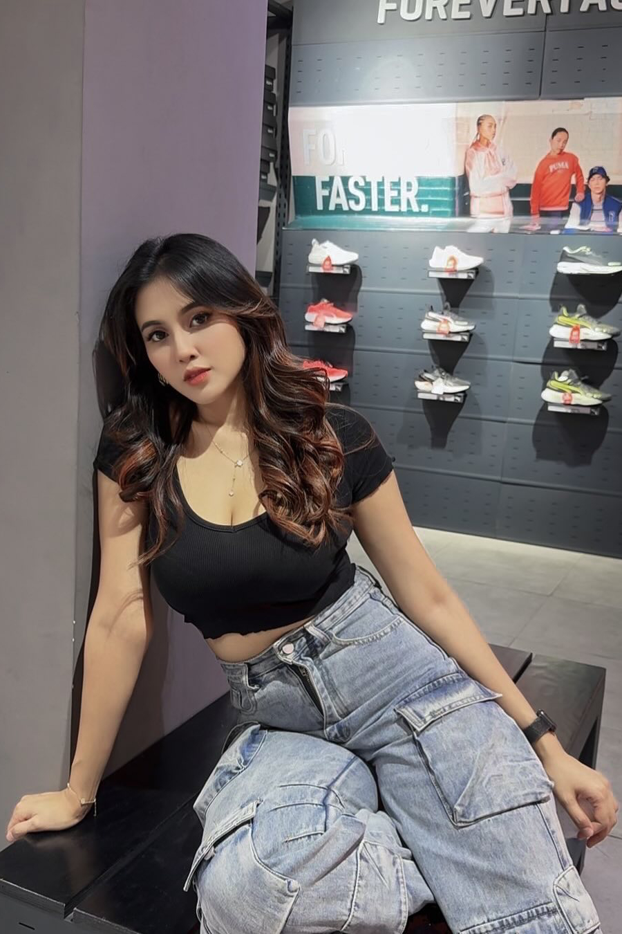 SPG Good Ponsel Angel Billa Reforma Devi in Sexy Black Dress