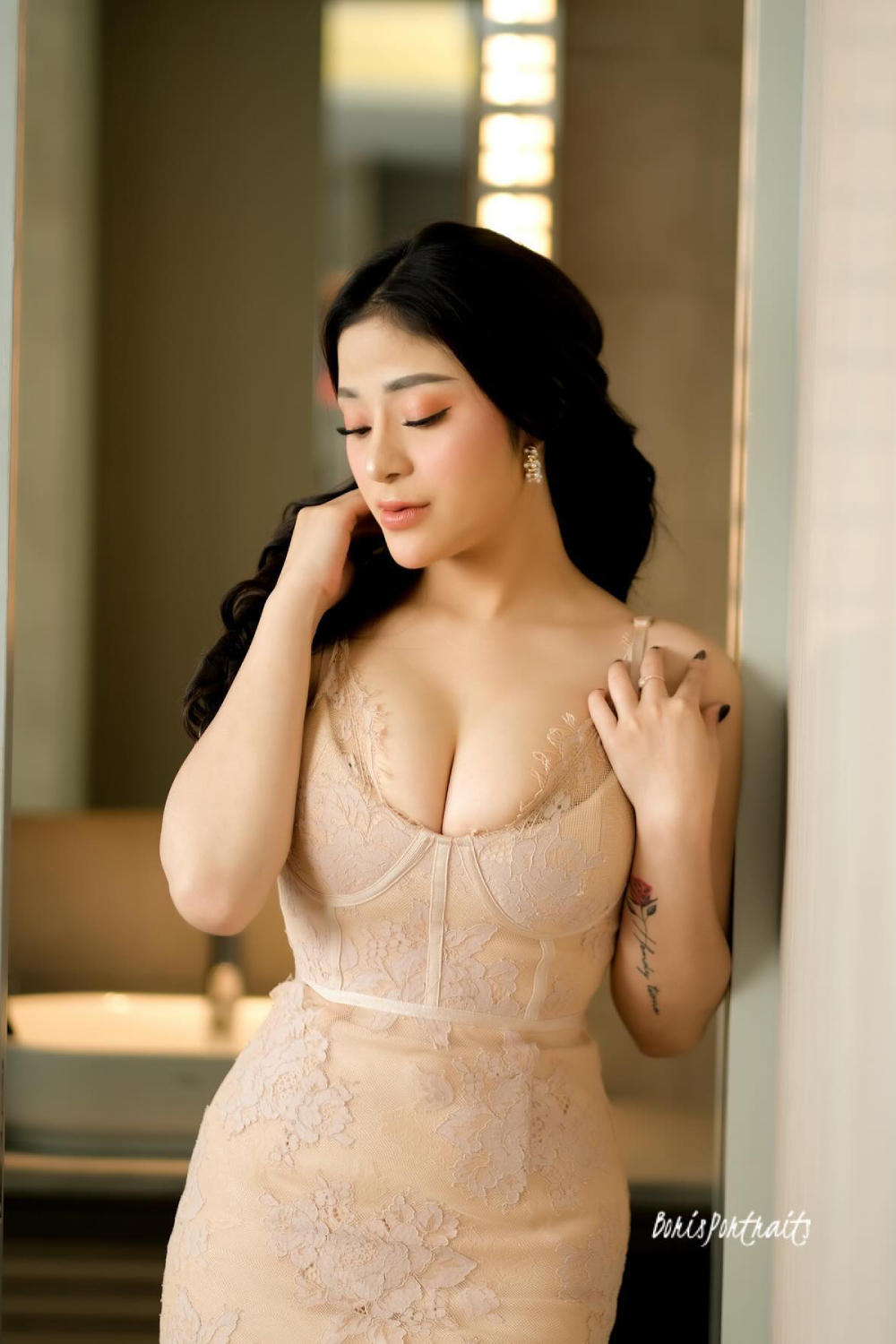 Foto Seksi Kartika Fransiska Model Populer