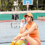 Paha Mulus Seksi DJ Una seksi di lapangan tenis