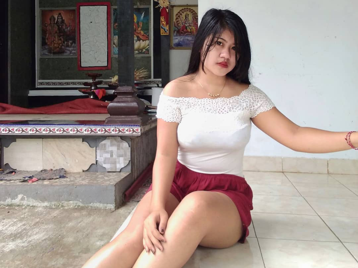 Perbedaan Paha Ayam dan Paha Cewek – Edisi Rok Mini